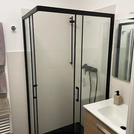 Ginevra 1 דירה *